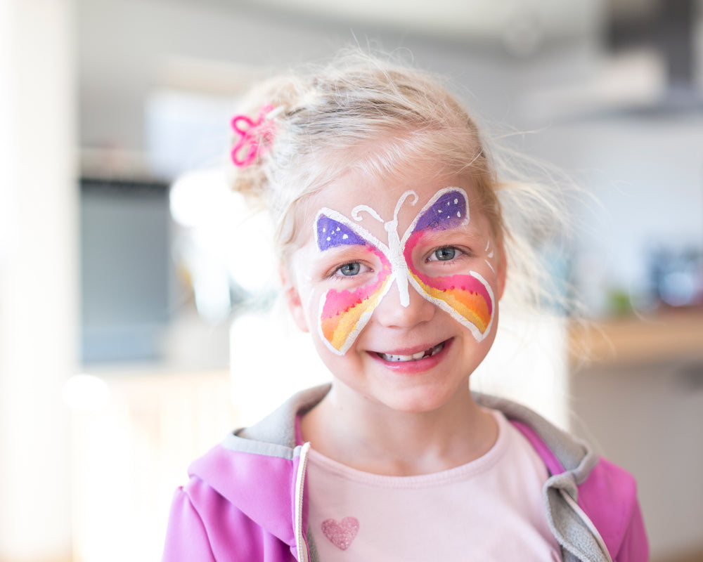 Vlinder schminken: stap voor stap naar een vrolijk gezichtje