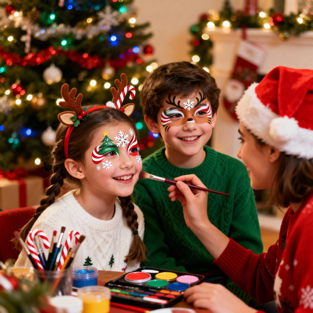 Kinderen met kerst schmink: eenvoudig Kerstman en kerstboom facepaint rondom de ogen, kinderschmink inspiratie voor kerstfeest